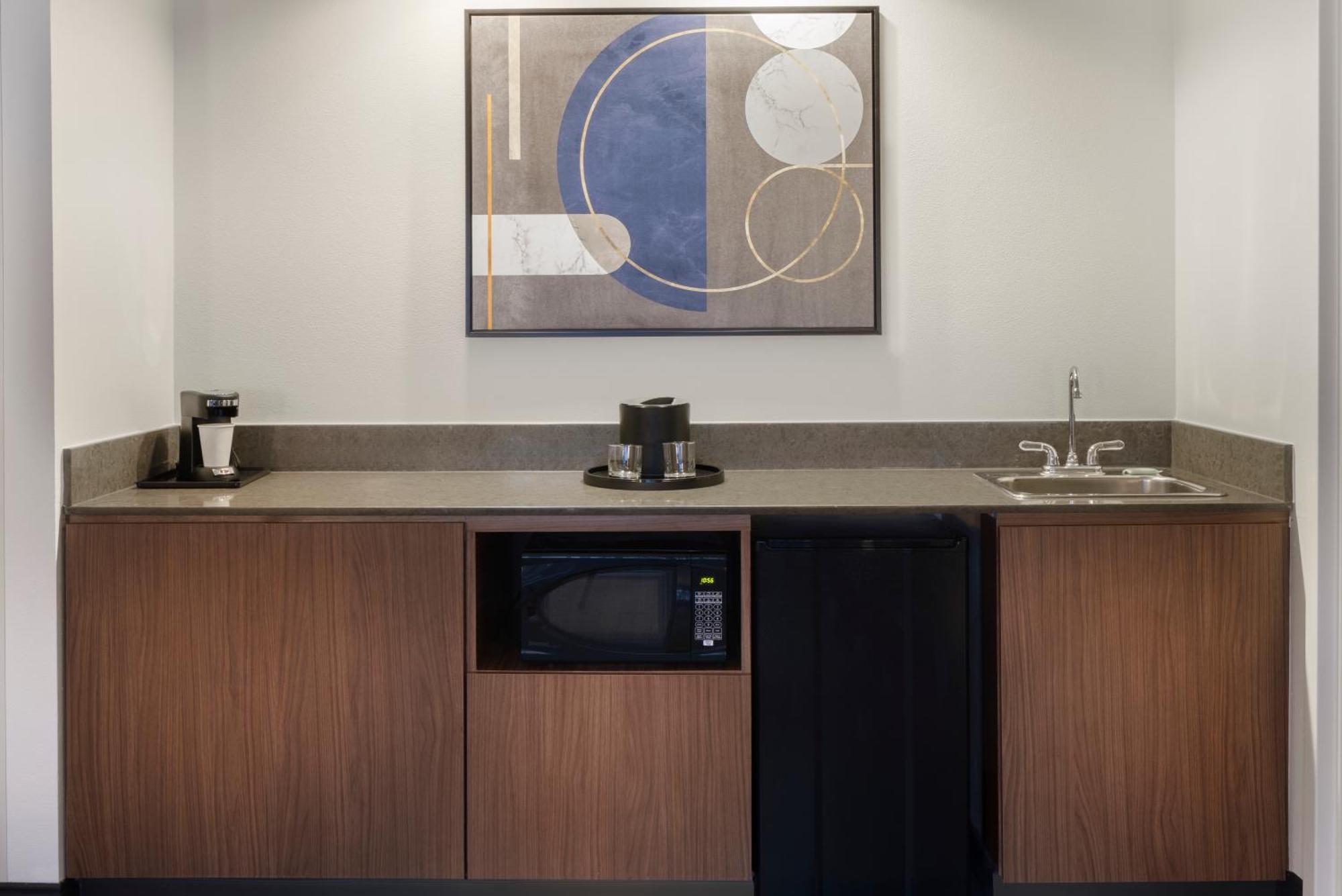 Courtyard By Marriott Springfield Airport Hotel Екстериор снимка