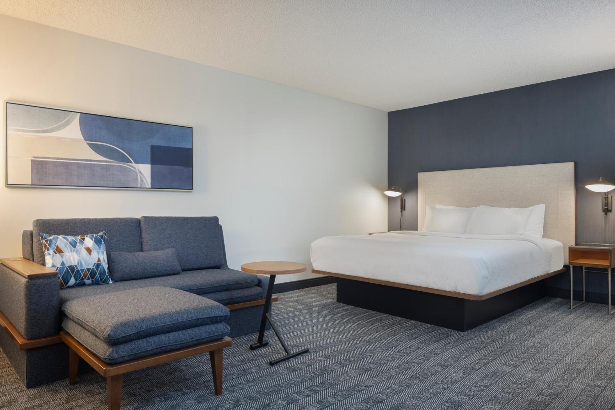 Courtyard By Marriott Springfield Airport Hotel Екстериор снимка