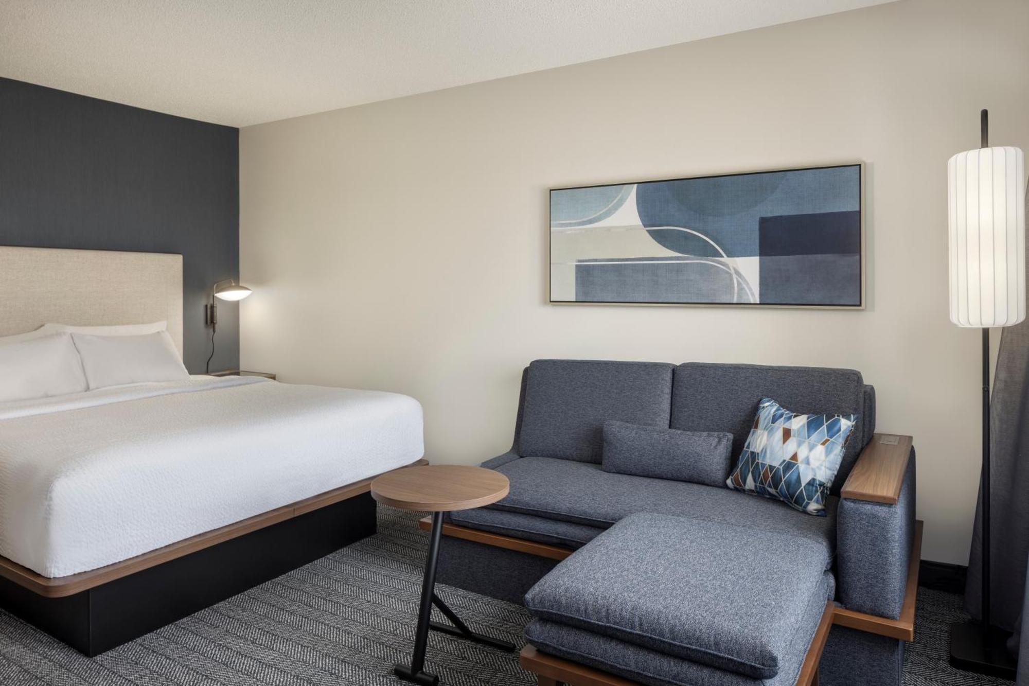 Courtyard By Marriott Springfield Airport Hotel Екстериор снимка