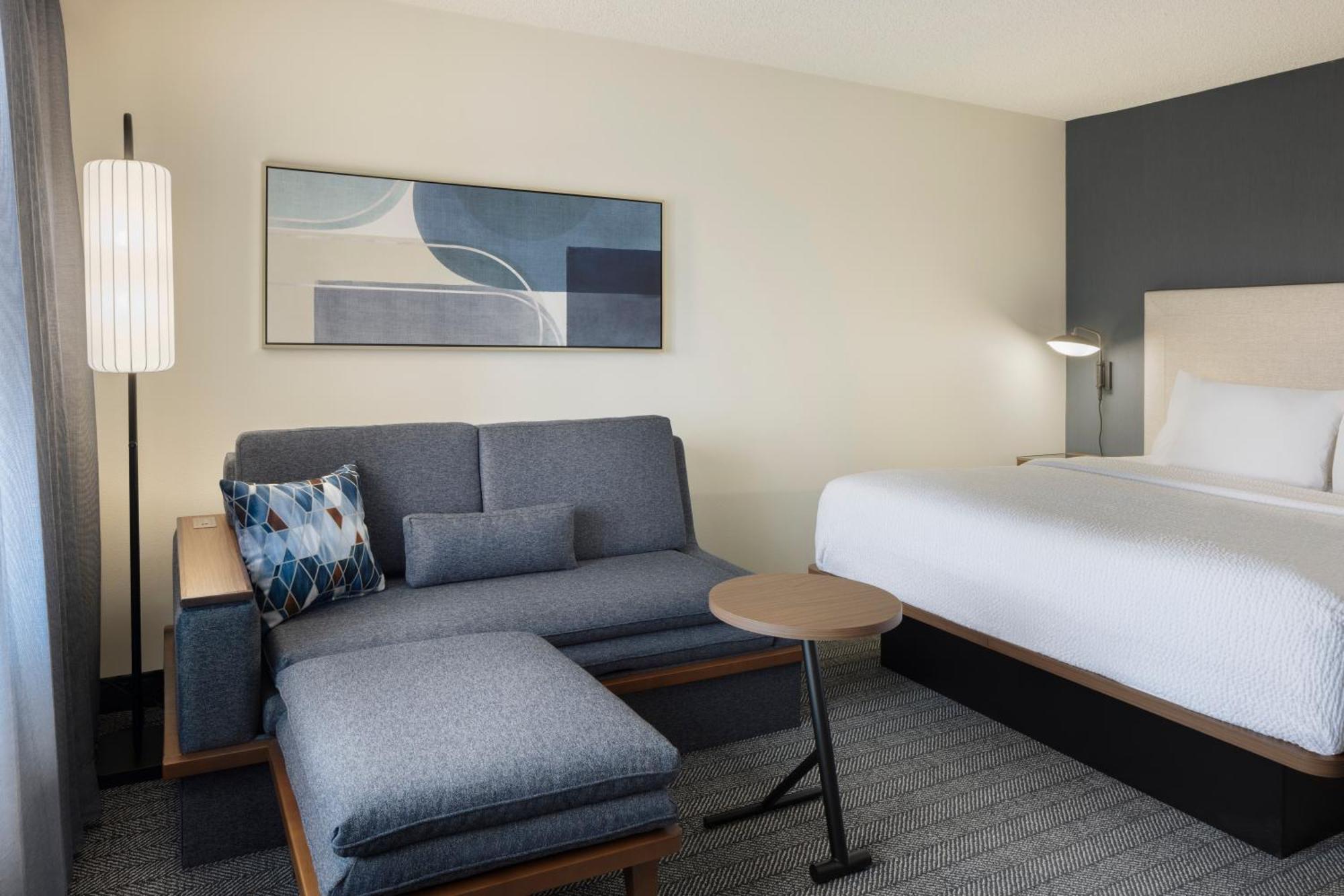 Courtyard By Marriott Springfield Airport Hotel Екстериор снимка