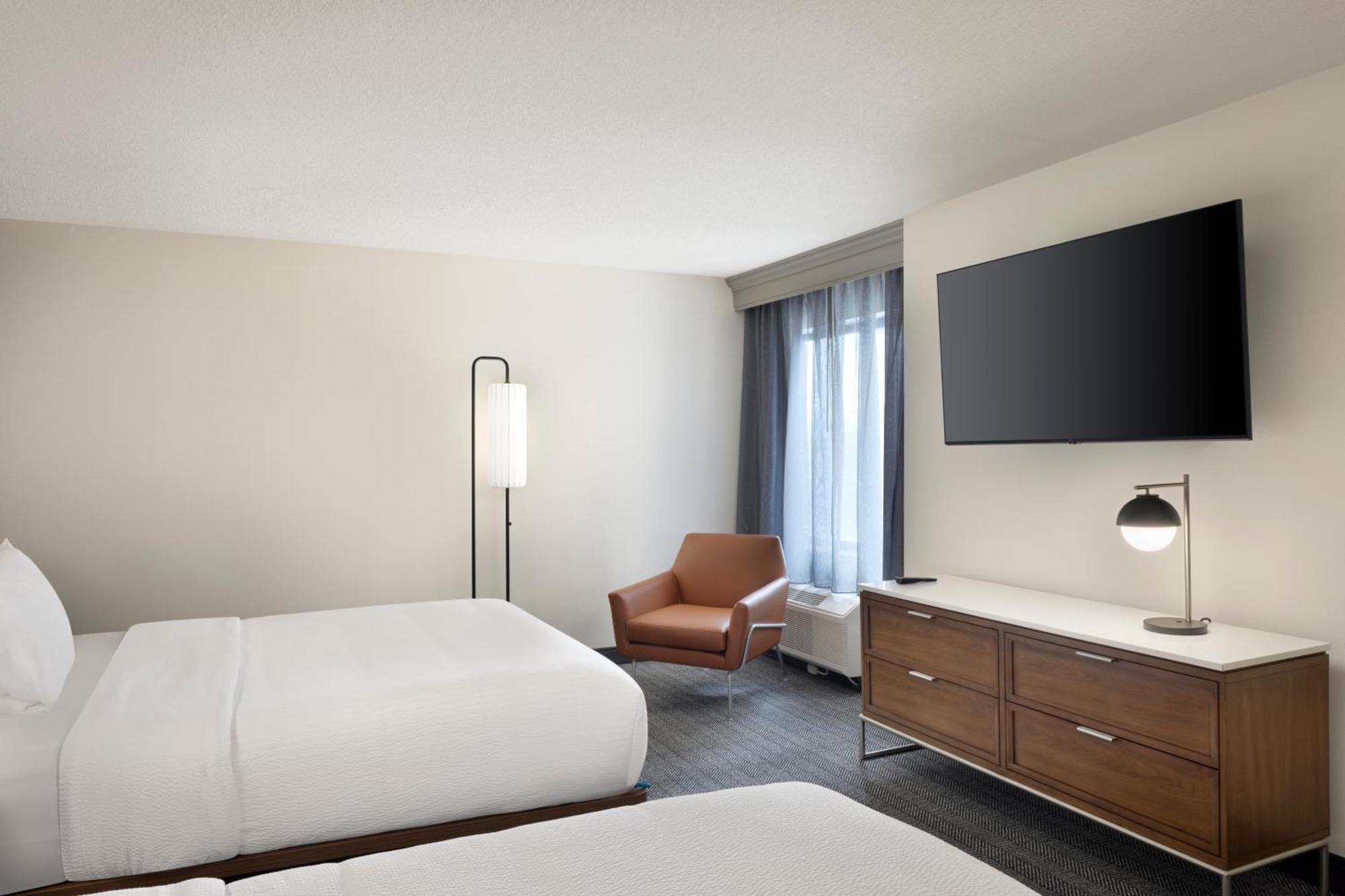Courtyard By Marriott Springfield Airport Hotel Екстериор снимка