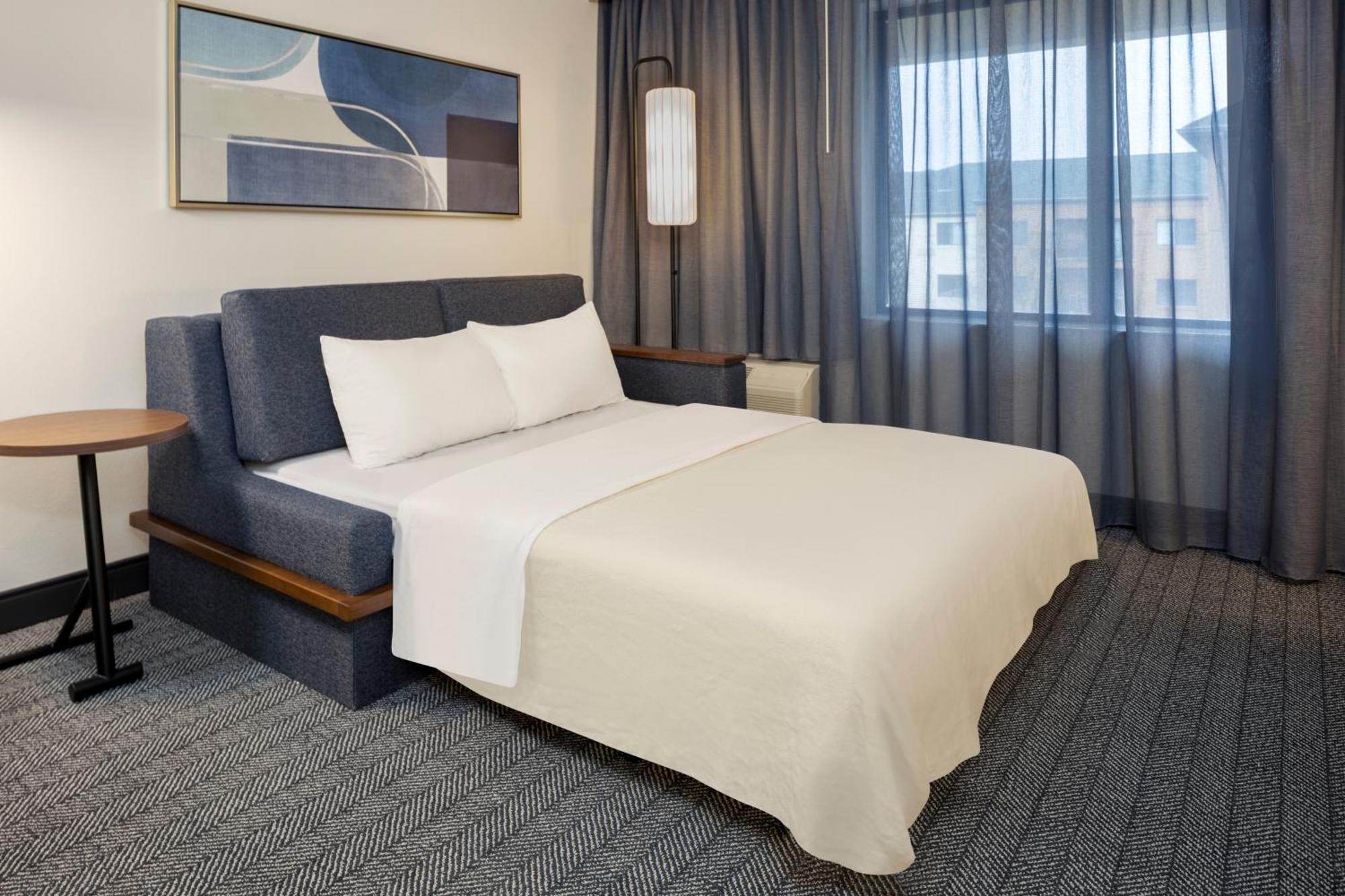 Courtyard By Marriott Springfield Airport Hotel Екстериор снимка