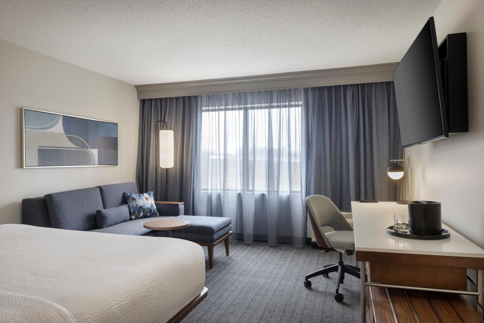Courtyard By Marriott Springfield Airport Hotel Екстериор снимка