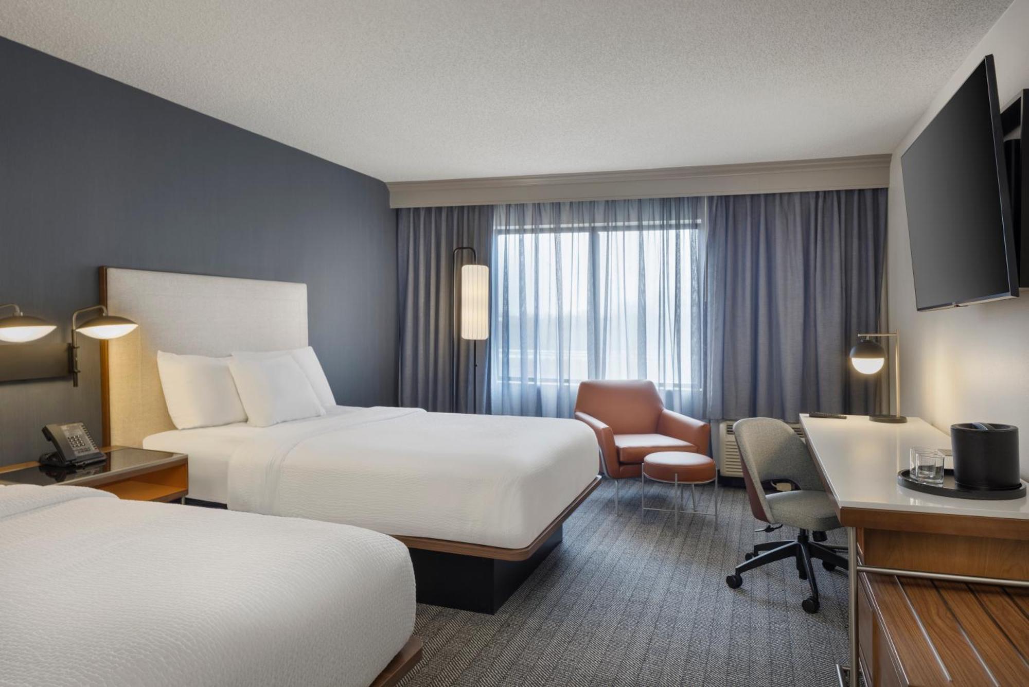Courtyard By Marriott Springfield Airport Hotel Екстериор снимка