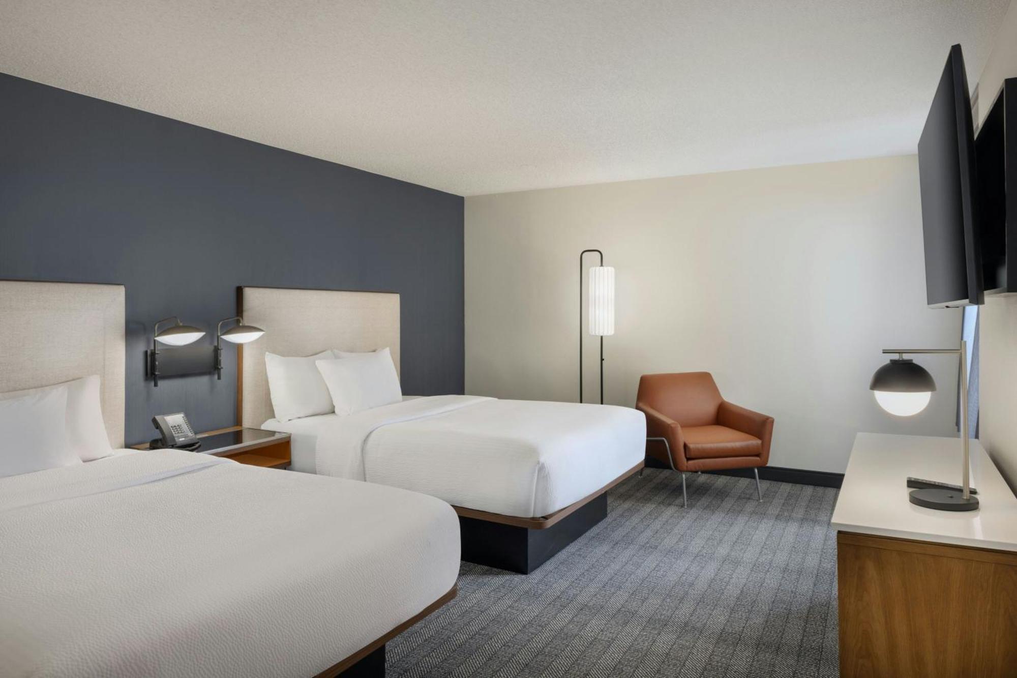 Courtyard By Marriott Springfield Airport Hotel Екстериор снимка
