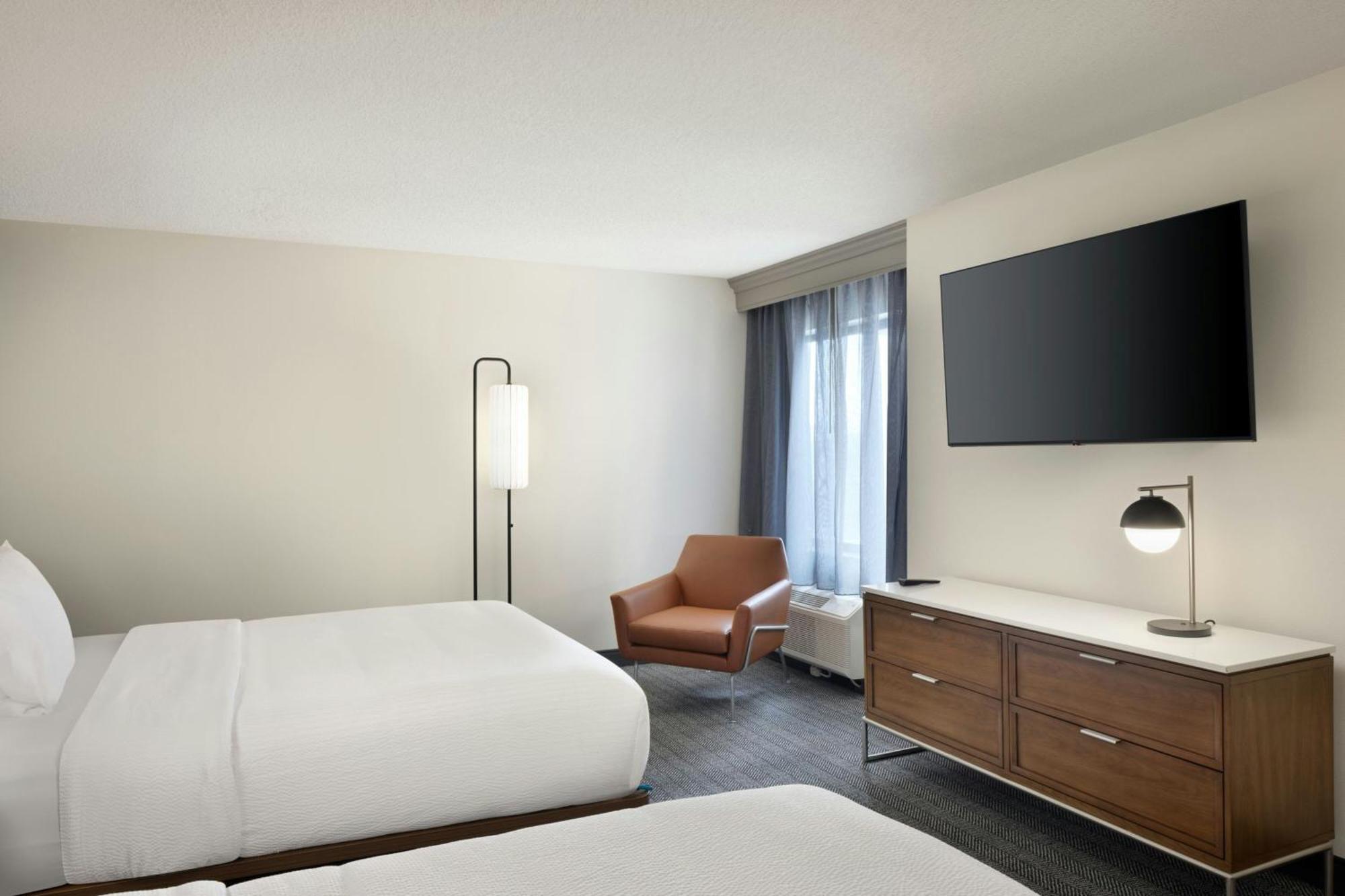 Courtyard By Marriott Springfield Airport Hotel Екстериор снимка