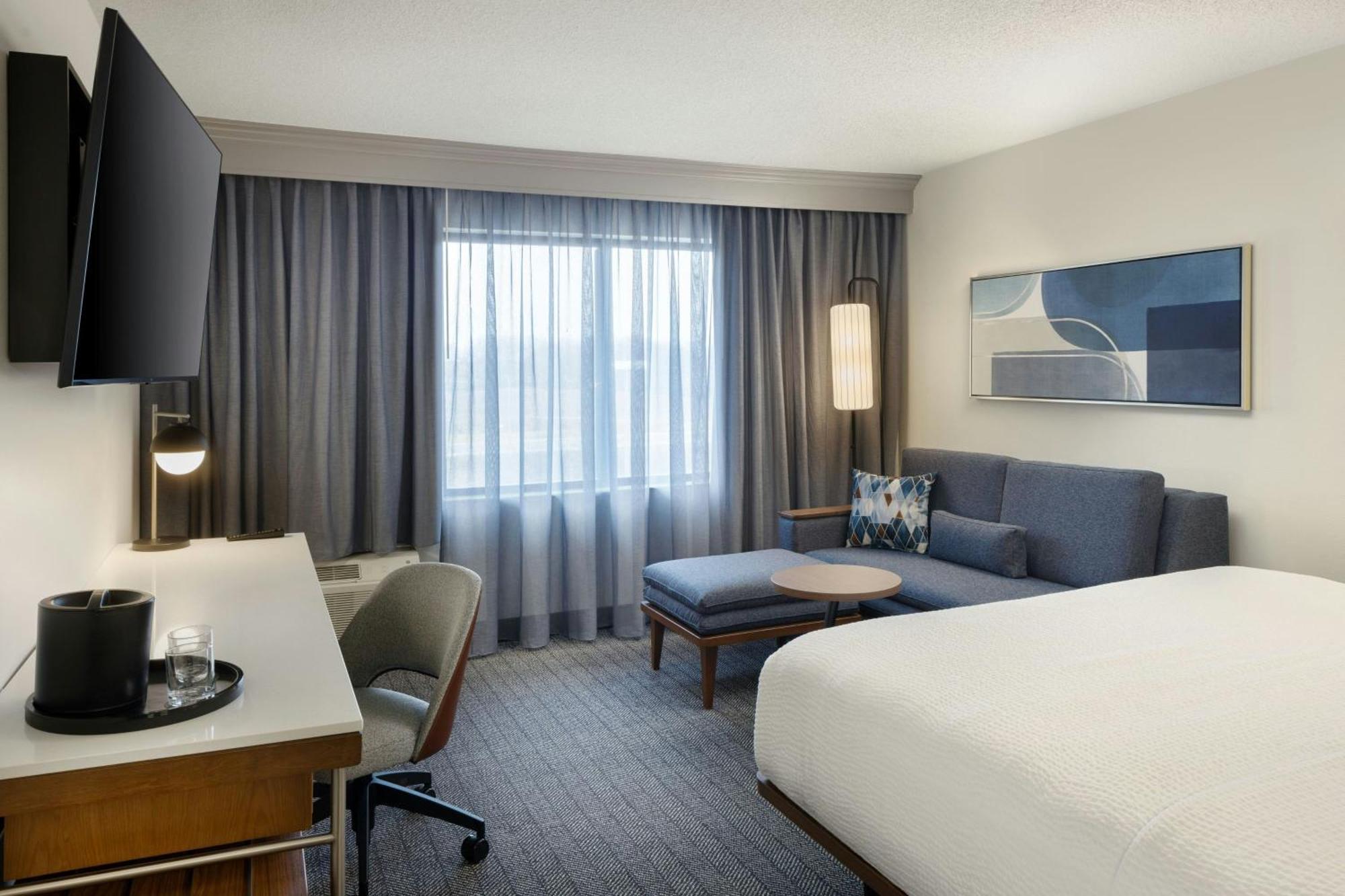 Courtyard By Marriott Springfield Airport Hotel Екстериор снимка