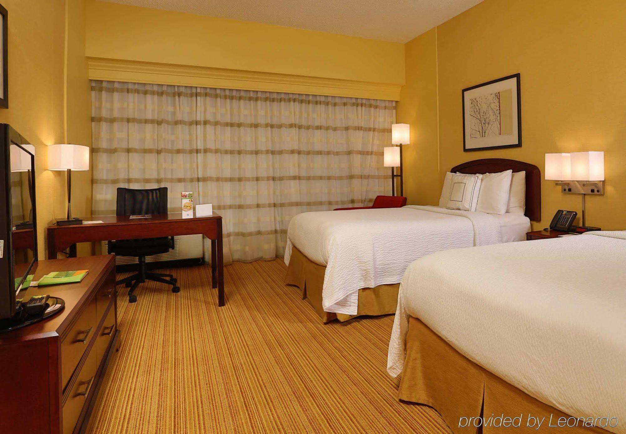 Courtyard By Marriott Springfield Airport Hotel Екстериор снимка