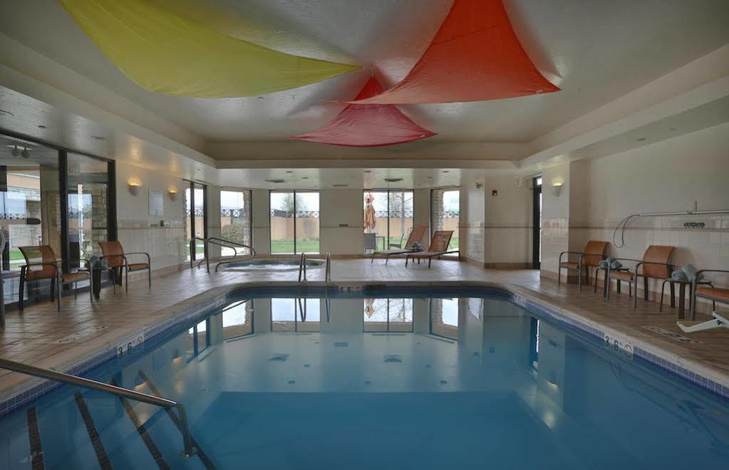 Courtyard By Marriott Springfield Airport Hotel Екстериор снимка