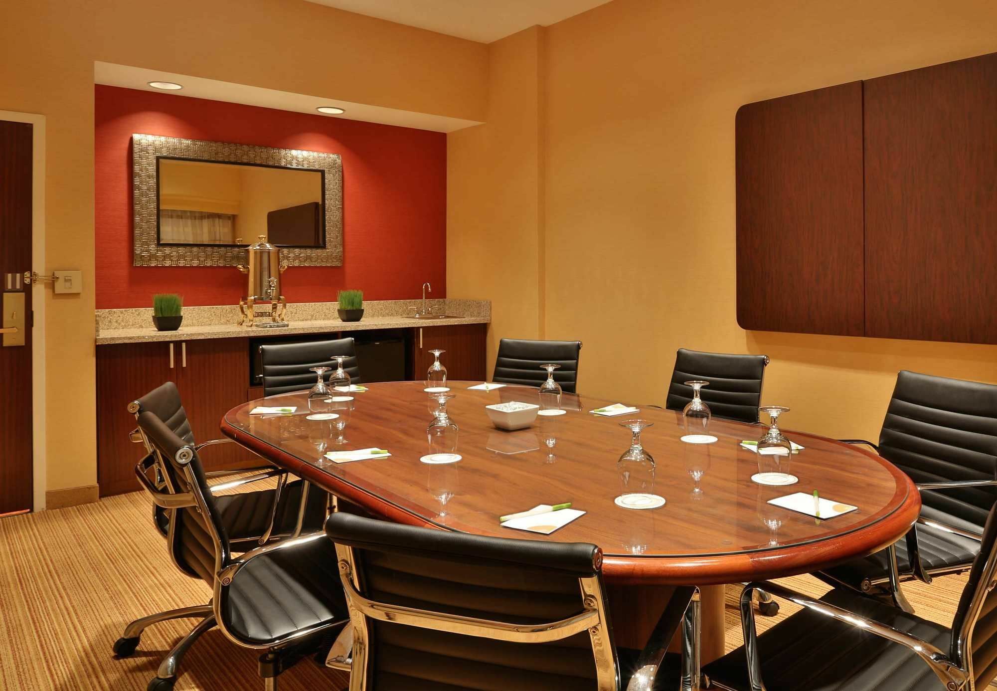Courtyard By Marriott Springfield Airport Hotel Екстериор снимка