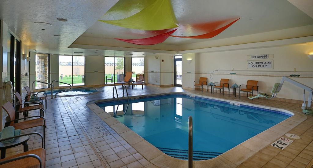 Courtyard By Marriott Springfield Airport Hotel Екстериор снимка